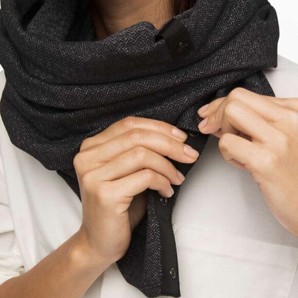 MINT Lululemon Soft Cozy Scarf Wrap Shawl Herringbone Black Gray - Picture 2 of 9